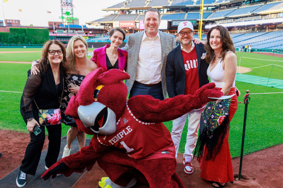 Temple team with Hooter